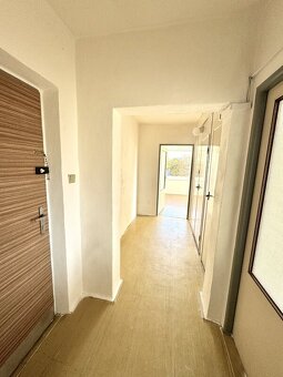 Slunný byt 2+1 s lodžií, klidné bydlení v centru města Pardu - 10