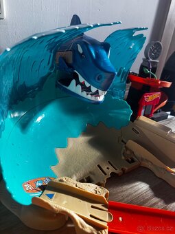 Hot Wheels sada (el. autodráha + hrací foplňk - 10