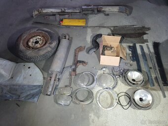 Mercedes W110 200 D, motor v chodu, z 90% kompletní - 10