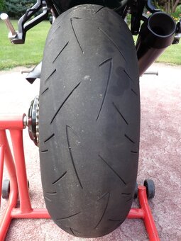 Triumph Speed Triple 955i - 10