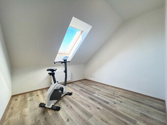 PRONÁJEM RODINNÉHO DOMU NEHVIZDY - 10