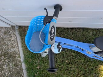 Odrážedlo First Bike + příslušenství košík, zvonek, blikačka - 10