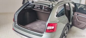 Škoda Octavia Scout III 1:18 - 10