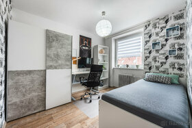 Rodinný dům 6+2 s 2 garážemi - 10