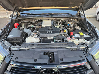 TOYOTA HILUX INVINCIBLE DOUBLE CAB, 2,8D - 4D 150 KW - 10