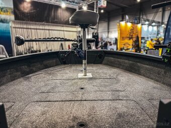 NOVÁ motor. loď Velex 535 + Mercury F 60 - 10