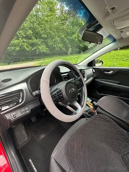 Prodám auto KIA STONIC 2018 - 10