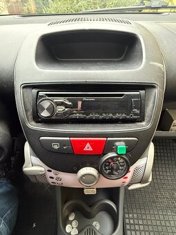 Prodám Peugeot 107 r. v. 2009 VELMI dobrý stav - 10