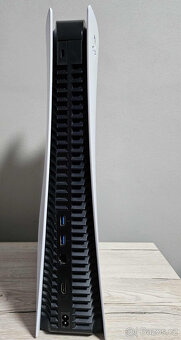 PlayStation 5 s mechanikou + God of War + stylový stojan - 10