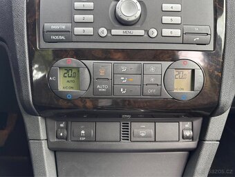 FORD FOCUS 2.0 107 KW GHIA - BENZÍN - 10