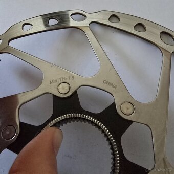 KOTOUČ BRZD SHIMANO SM-RT64-M 180MM CENTERLOCK - 10