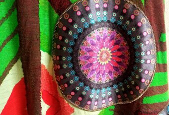 RŮZNÉ ŠATY VÝBĚR V GALERII KUS 50KČ - 10