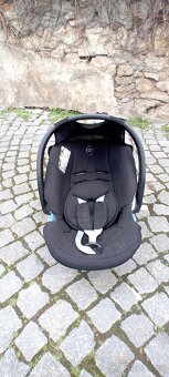 kočárek a autosedačka - 10
