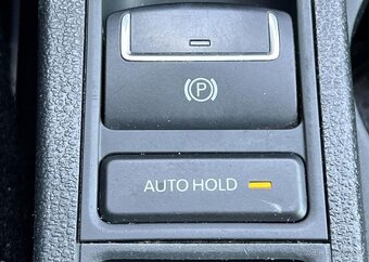 Volkswagen Tiguan 1.4TSi 90kw KLIMA TAŽNÉ ALU manuál 90 kw - 10