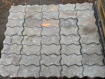 Dlažba zámková vlnka, tloušťka 6 cm, použitá, cca 25m/2 - 10