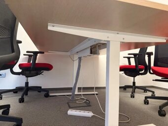 Robustní kancelářský stůl 2000 × 1200 mm - 10