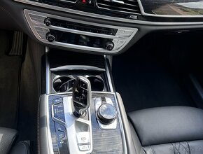 BMW 750i panorama,headuo 75tkm odpočet DPH - 10
