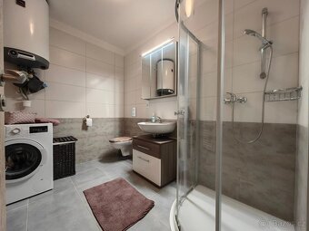 Prodej bytu 3+ kk s terasou v OV, 74m2, sklep, parkování - 10