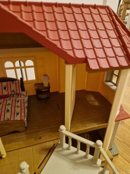 Sylvanian families dvoupatrový domeček se světly - 10