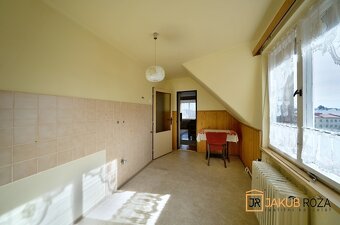 Prodej rodinného domu 238 m², pozemek 692 m² - 10