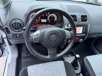 SUZUKI SX4 1.6i 88KW 4X4 BÍLÁ PERLEŤ NAVI TAŽNÉ VYHŘ.SED. - 10