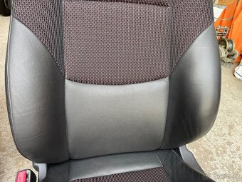 Sedačky Hyundai i30 5dv Hatchback (FD) - 10