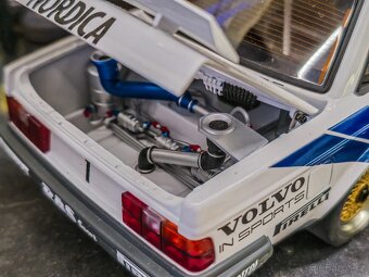 Volvo 240 Turbo 1:18 AutoArt - 10
