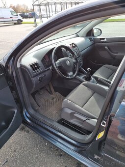 VW Golf 5. 2008r 1,6 mpi - 10