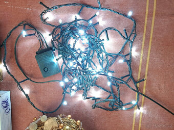 Prodám vánoční ozdoby,osvětlení,stojánek na stromek atd. - 10