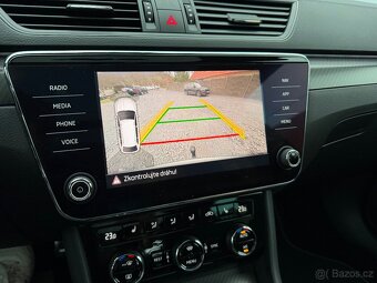 ŠKODA SUPERB SPORTLINE 2.0TSI 140KW TAŽNÉ cockpit m2021 - 10