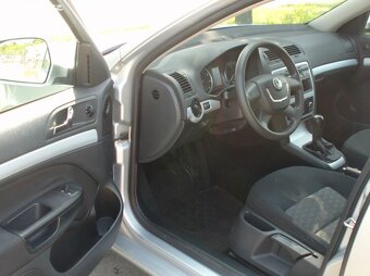 Škoda Octavia 1,6Mpi Kombi 1.majitel,serviska,PDC - 10