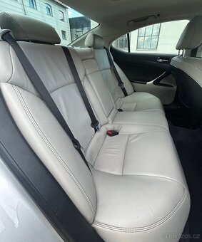 Lexus IS 250i V6 153KW AUTOMAT-KUŽE-KAMERA-PDC-VYHŘEV-2010 - 10