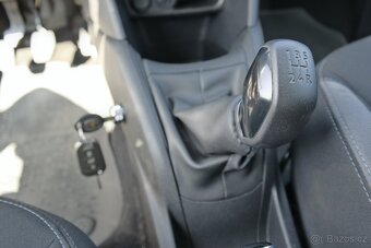 Peugeot 208 1,2i 60 kW, bohaté příslušenství - 10