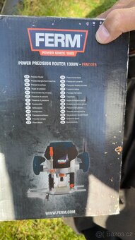 FERM PRM1015 - Horní frézka 1300W + sada frézek - 10