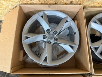 ORIGINÁLNÍ ALU KOLA AUDI A5 8T0601025F ET 32 8.5Jx19H2 - 10