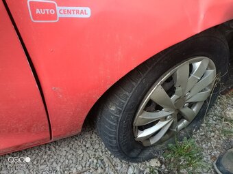 Ford KA bouraný,,lze nastartovat a popojet - 10