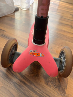 Koloběžka Mini micro s sedadlem a vodicí tyči pro nejmenší - 10