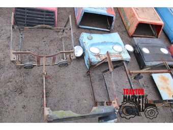 Zetor crystal 8011 kapota mřížky rám maska mezikus - 10