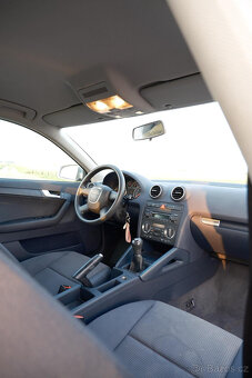 Audi A3 sportback 1,6MPI 75kw, serviska, výhřevy - 10