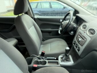 Ford Focus 1.6i - 10
