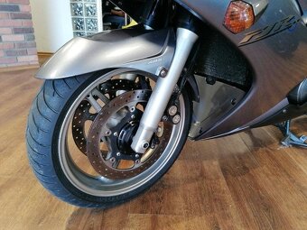 Yamaha FJR 1300 A - 10