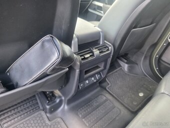 Land Rover Defender 300d 221Kw TZ DPH 
3.0D 221KW - 10