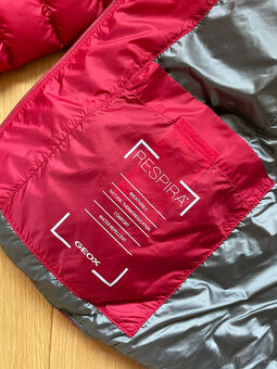 Sytě červená prošívaná lehká péřová funkční bunda Geox 38 - 10