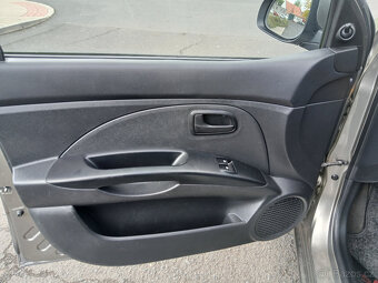 Kia Picanto 1.1i MÁLO NAJETO serviska - 10