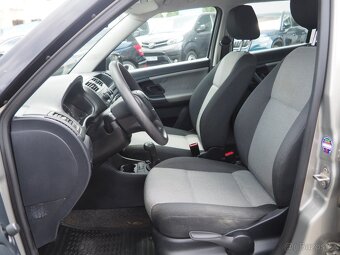 2010 Škoda Fabia / Fanynka / 1.2 HTP - 10