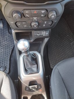 Jeep Renegade LIMITED 2021 1.0T 88kW ČR - 10