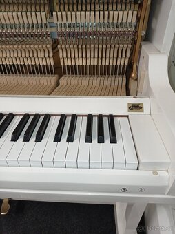 Pianino vyšší třídy model 131 - 10