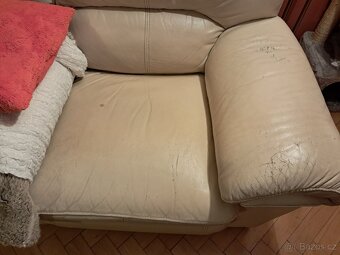 Kožená sedací souprava krémové barvy - 10