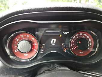 Dodge Challenger SRT Hellcat 6.2l - NEHAVAROVANÉ - 10