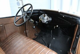 Ford Model A Roadster Deluxe - 10
